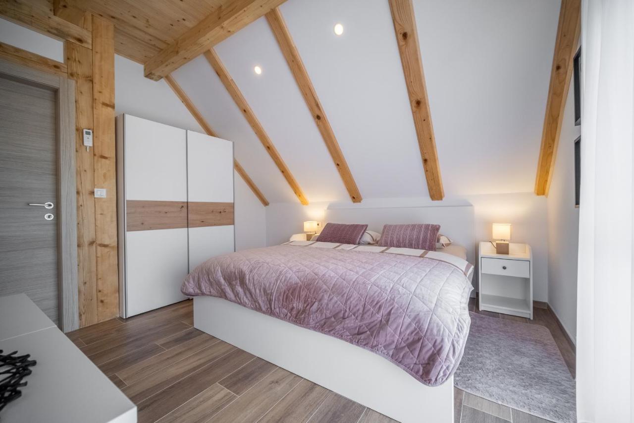 Nesa - Beautiful At Continental Croatia With Outdoor Swimming Pool, Sauna And 3 Bedrooms Plaski