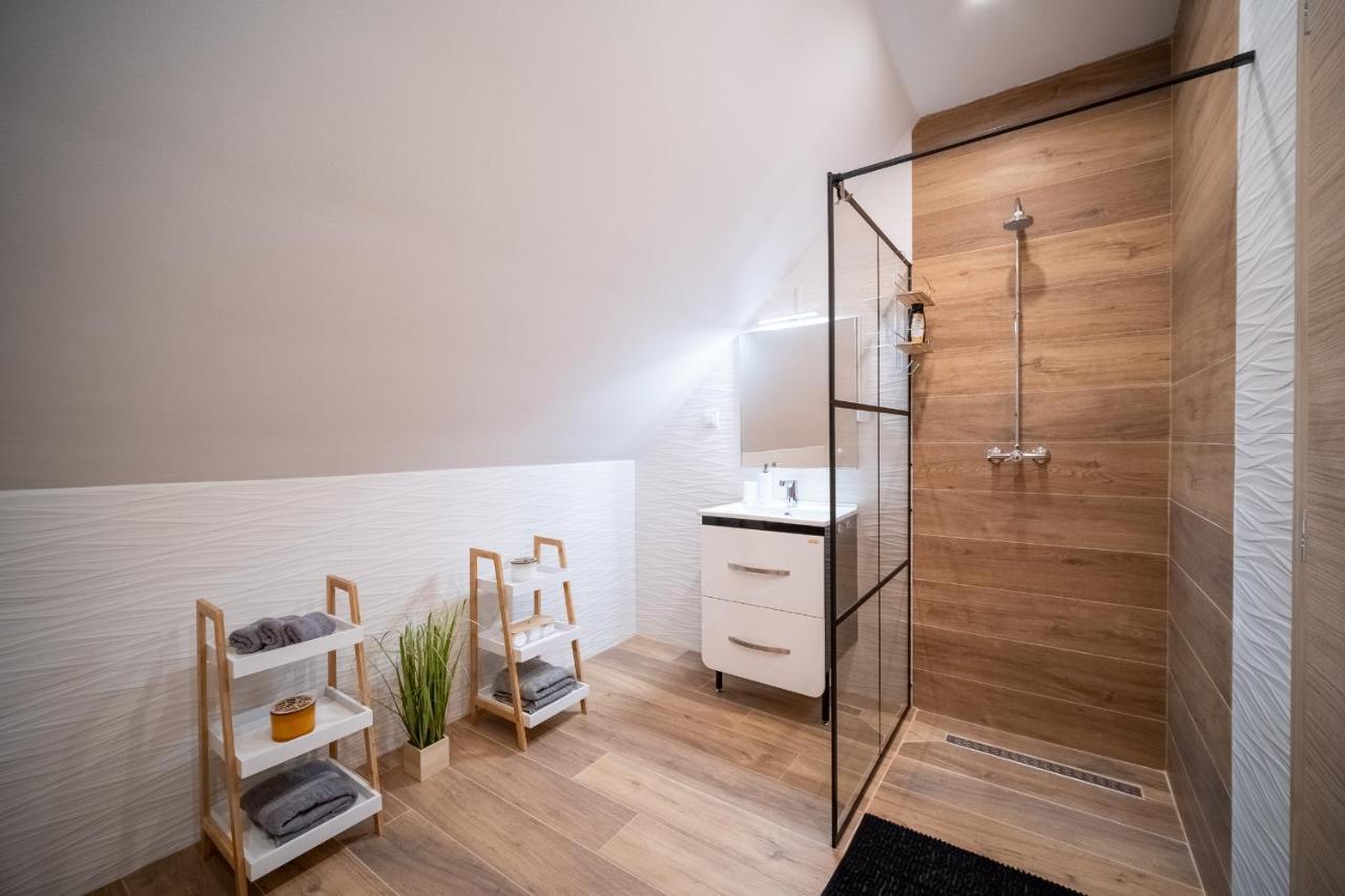 Nesa - Beautiful At Continental Croatia With Outdoor Swimming Pool, Sauna And 3 Bedrooms Villa Plaski