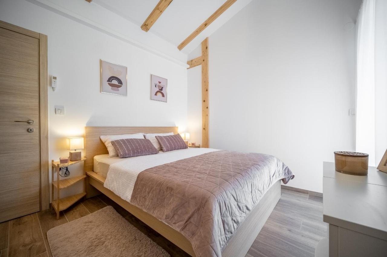 Nesa - Beautiful At Continental Croatia With Outdoor Swimming Pool, Sauna And 3 Bedrooms Plaski