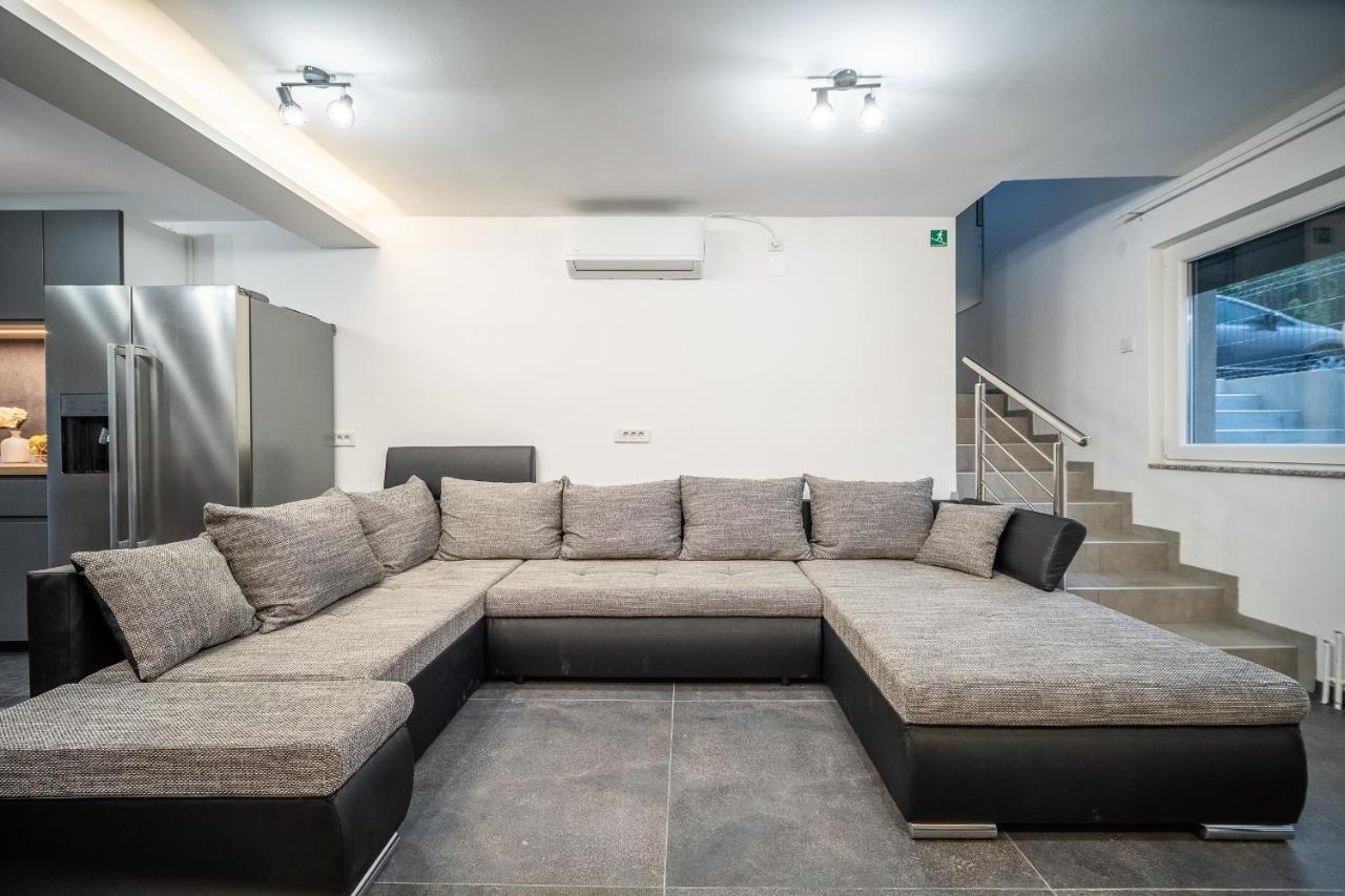 Nesa - Beautiful At Continental Croatia With Outdoor Swimming Pool, Sauna And 3 Bedrooms Plaski