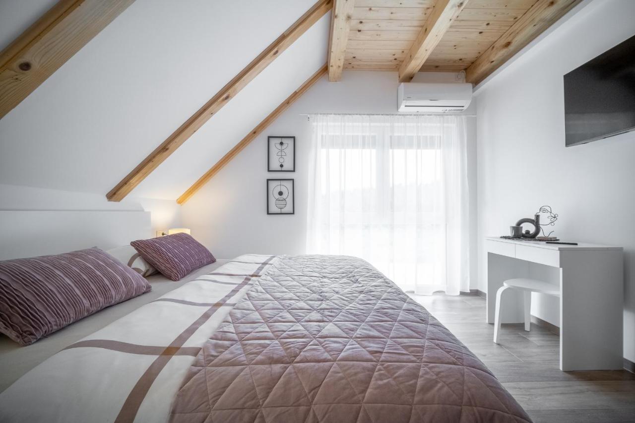 Nesa - Beautiful At Continental Croatia With Outdoor Swimming Pool, Sauna And 3 Bedrooms * Plaski
