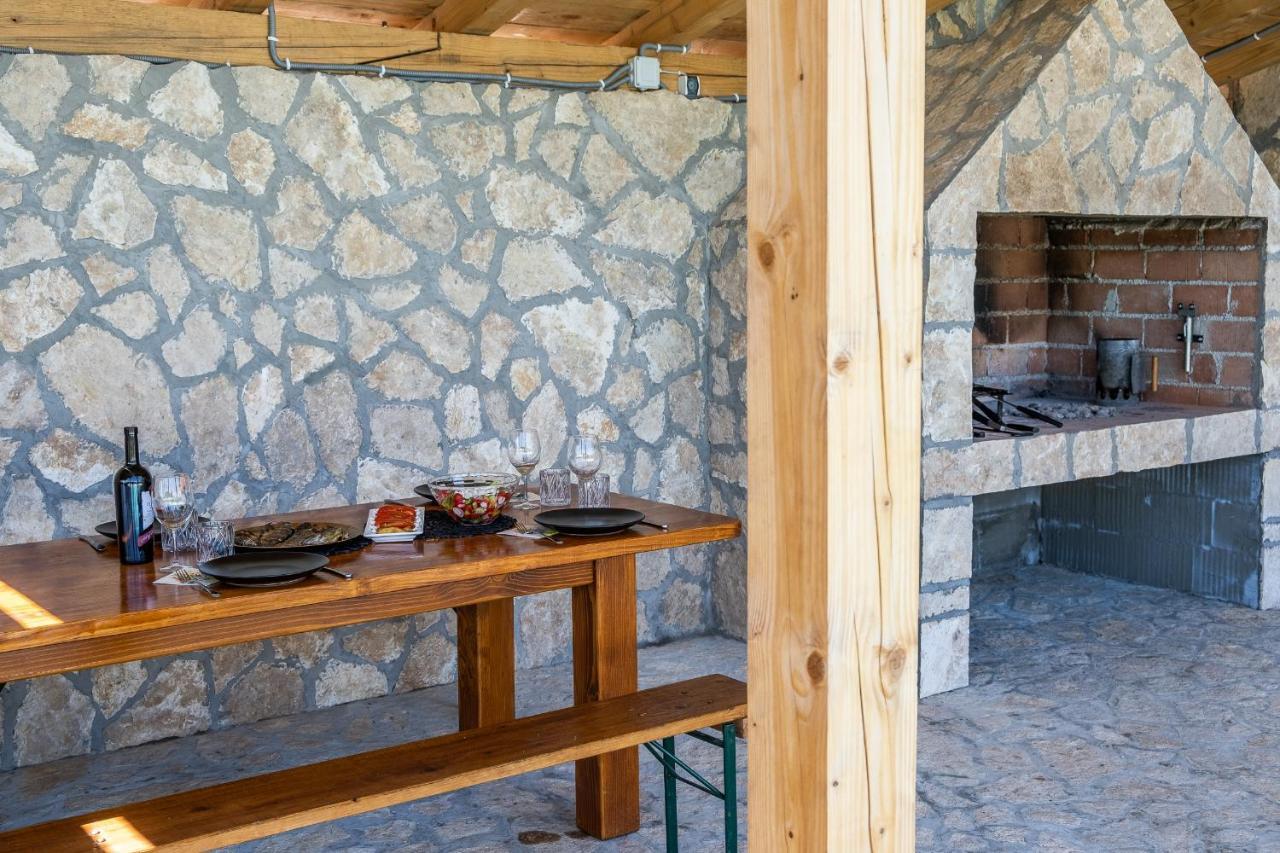 Villa Nesa - Beautiful At Continental Croatia With Outdoor Swimming Pool, Sauna And 3 Bedrooms Plaski