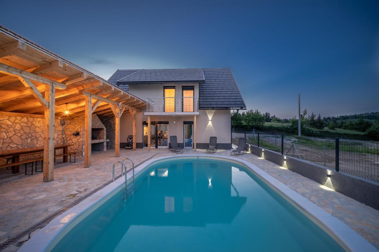 Villa Nesa - Beautiful At Continental Croatia With Outdoor Swimming Pool, Sauna And 3 Bedrooms Plaski
